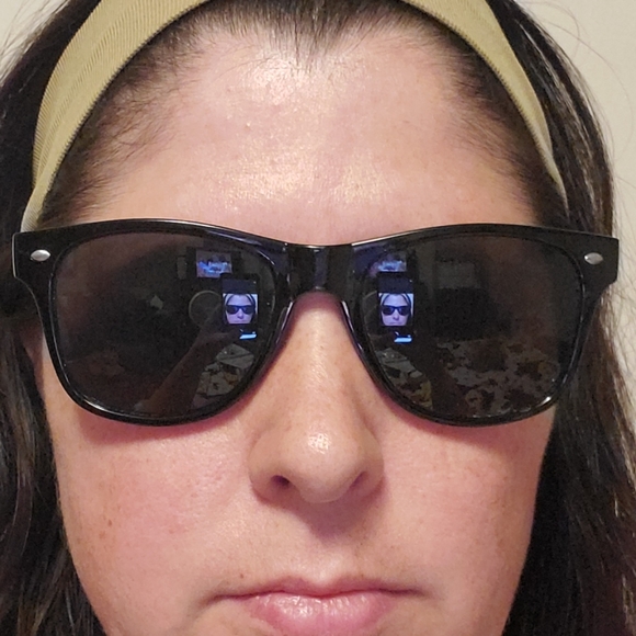 2 Pair Sunglasses - Oversized and Wayfarer - Picture 6 of 6